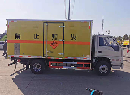 科尔沁左翼中爆破器材运输车技术升级与安全合规新趋势